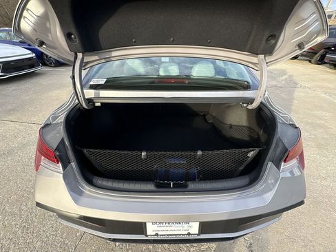 New 2025 Hyundai Elantra Limited image 20