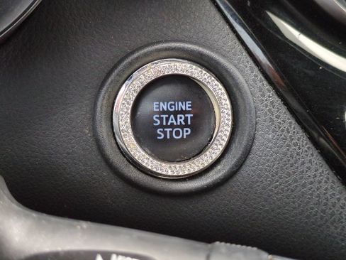 Used 2019 Toyota C-HR Limited FWD image 21