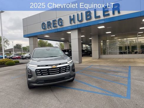 Used 2025 Chevrolet Equinox LT FWD image 2