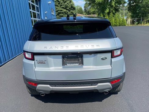 Used 2019 Land Rover Range Rover Evoque SE image 12