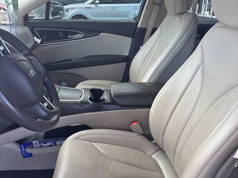 Used 2020 Lincoln Nautilus Reserve w/ Cargo Utility Package AWD/4WD image 2
