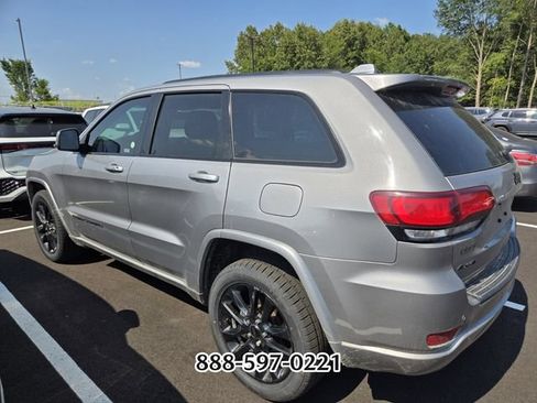 Used 2020 Jeep Grand Cherokee Altitude AWD/4WD image 4