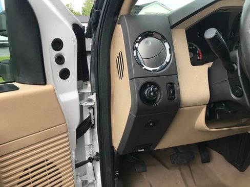 Used 2016 Ford F550 2WD Regular Cab Super Duty image 12