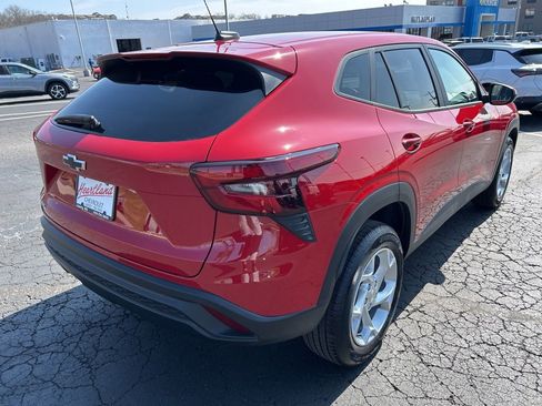 New 2026 Chevrolet Trax LS w/ LS Convenience Package FWD image 5
