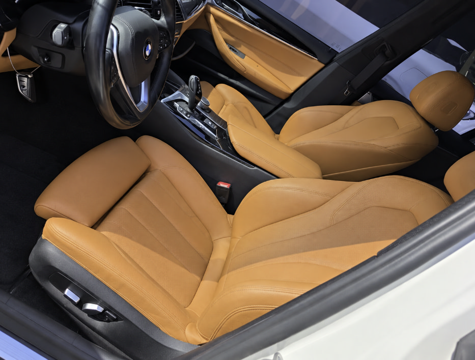 Used 2020 BMW 540i w/ Convenience Package RWD image 5