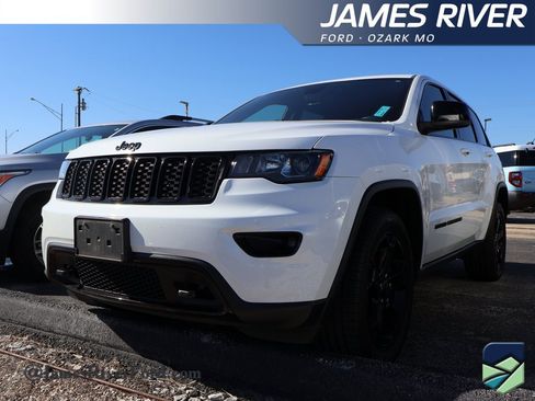 Used 2019 Jeep Grand Cherokee Laredo image 1