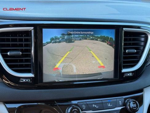 Used 2023 Chrysler Pacifica Touring-L FWD image 29