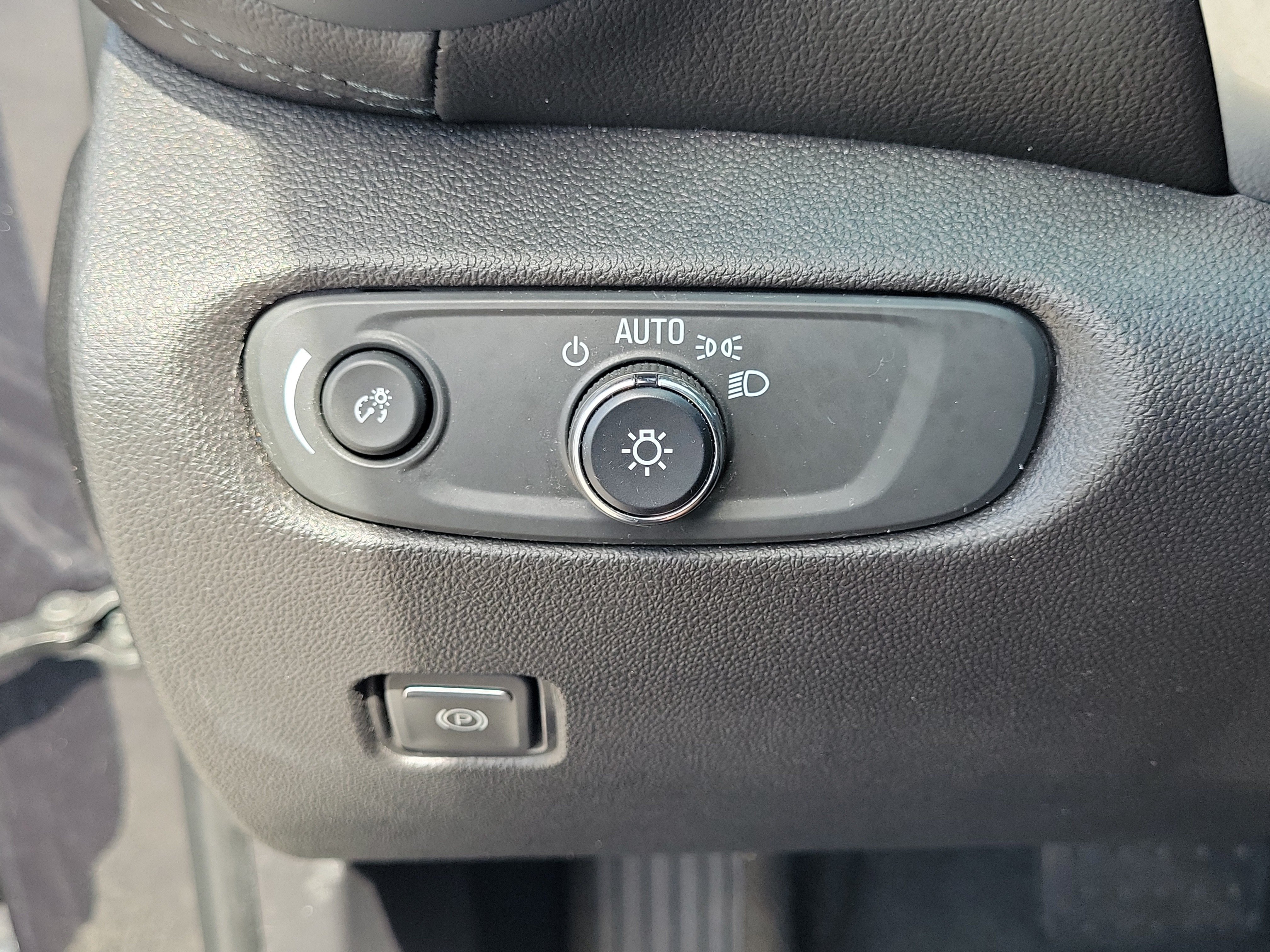 Used 2022 Chevrolet Blazer LT FWD image 25