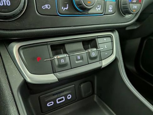 Used 2023 GMC Terrain SLT w/ Elevation Edition AWD/4WD image 19