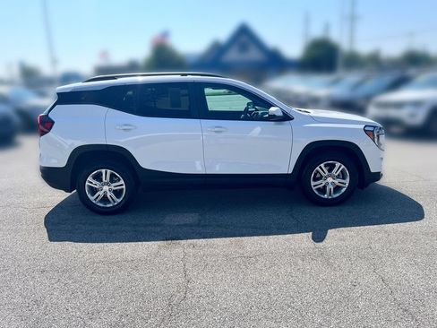 Used 2024 GMC Terrain SLE w/ Driver Convenience Package FWD image 9