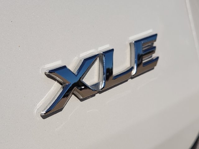 Used 2026 Toyota Sienna XLE FWD image 7