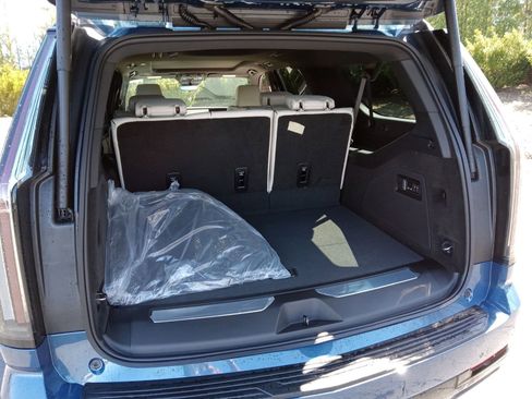 New 2026 Cadillac Escalade ESV Sport image 28