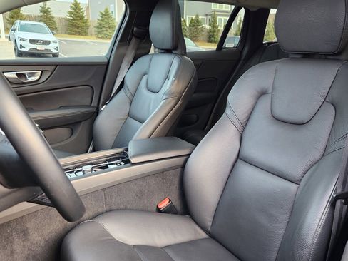 Used 2025 Volvo V60 B5 Cross Country Plus image 13