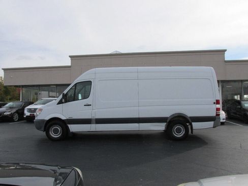 Used 2012 Mercedes-Benz Sprinter 2500 image 3