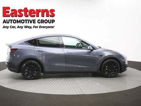 Used 2022 Tesla Model Y Long Range AWD/4WD image 39