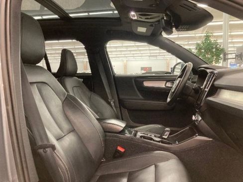 Used 2019 Volvo XC40 T5 Momentum AWD/4WD image 15