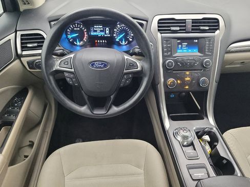 Used 2018 Ford Fusion SE FWD image 22