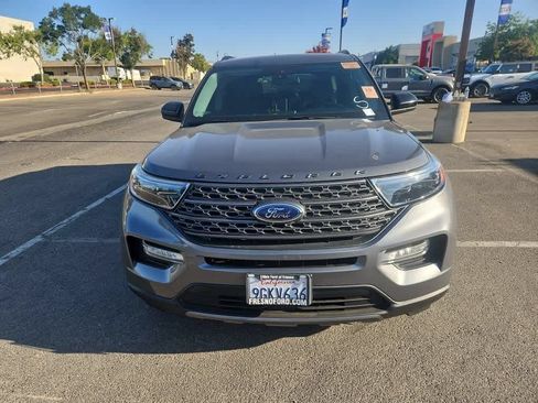 Used 2022 Ford Explorer XLT w/ Equipment Group 202A RWD image 2
