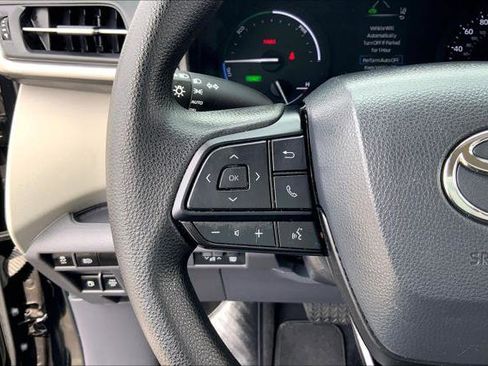 Certified 2024 Toyota Sienna LE FWD image 23