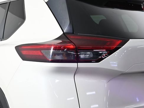 Certified 2022 Nissan Rogue SV AWD/4WD image 5