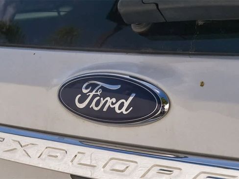 Used 2019 Ford Explorer XLT w/ Equipment Group 201A image 11