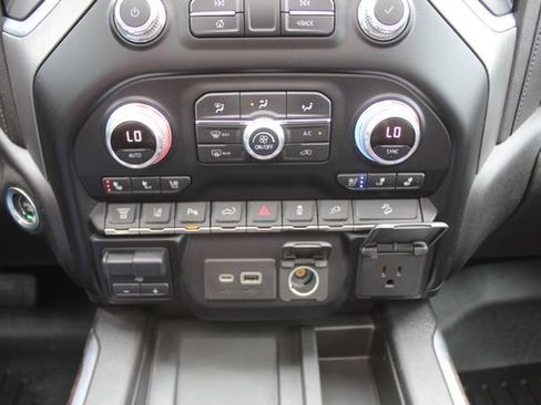 Used 2020 GMC Sierra 2500 Denali w/ Denali Ultimate Package AWD/4WD image 34