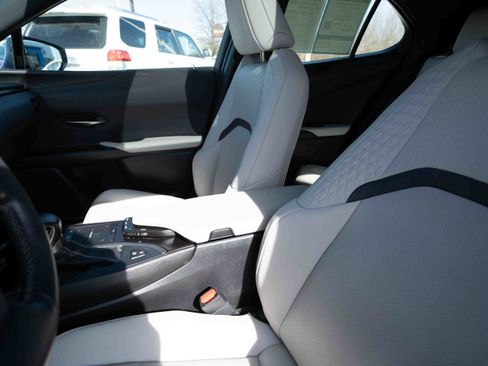 Used 2022 Lexus UX 250h w/ Premium Package image 10