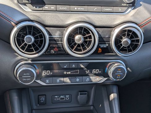Used 2025 Nissan Sentra SR w/ SR Premium Package FWD image 25