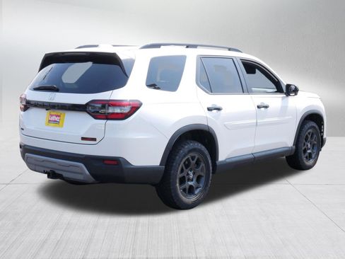 Used 2024 Honda Pilot TrailSport image 7