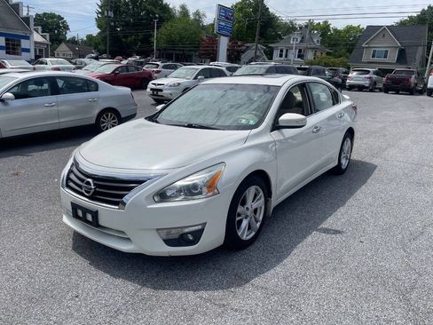 Used 2013 Nissan Altima 2.5 SV w/ 2.5SV Convenience Pkg FWD image 2