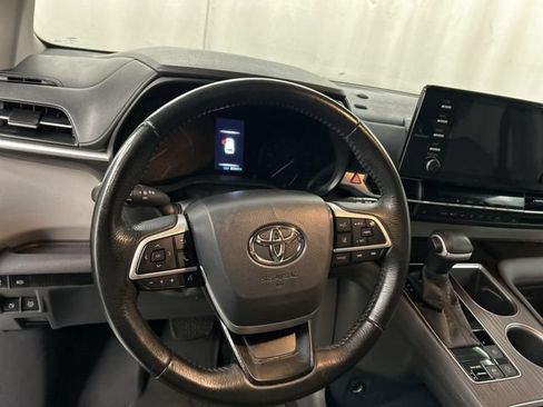 Used 2021 Toyota Sienna XLE AWD/4WD image 8