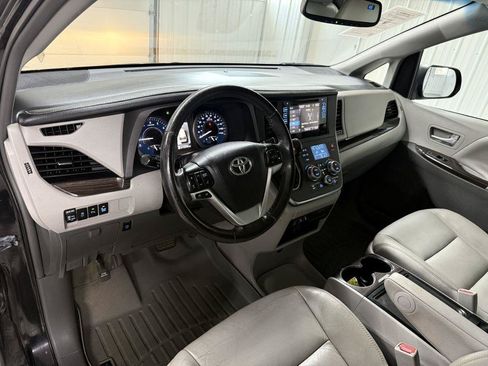Used 2017 Toyota Sienna XLE w/ XLE Navigation Package AWD/4WD image 12
