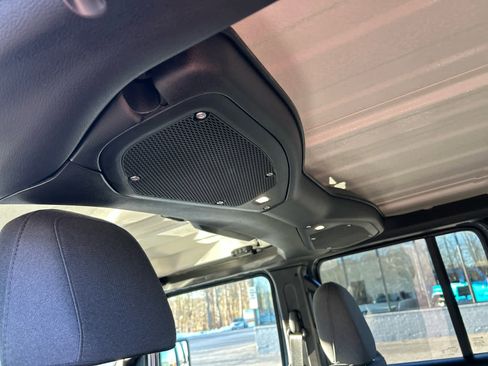 Used 2025 Jeep Wrangler Sport S image 43