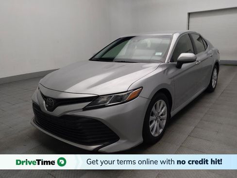 Used 2018 Toyota Camry LE image 1