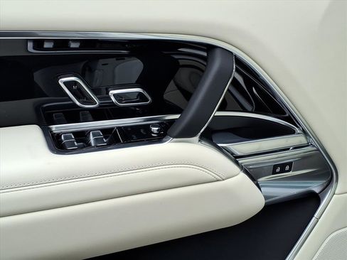 New 2026 Land Rover Range Rover SE image 10
