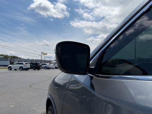 Used 2020 Nissan Rogue SV FWD image 22
