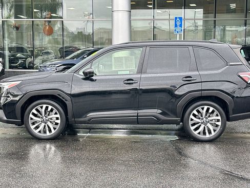 Used 2025 Subaru Forester Touring image 7