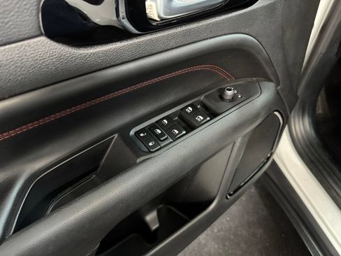Used 2024 Jeep Compass Trailhawk AWD/4WD image 12
