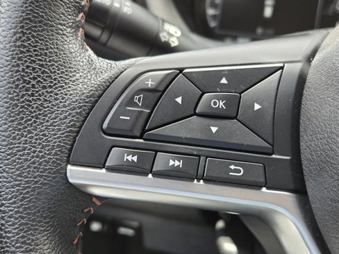Used 2022 Nissan Kicks SR w/ Premium Package FWD image 18