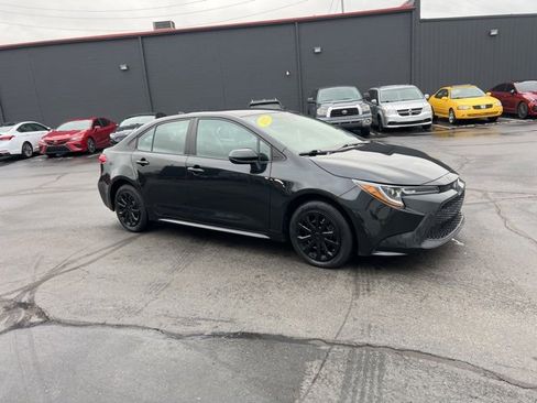 Used 2022 Toyota Corolla LE image 2