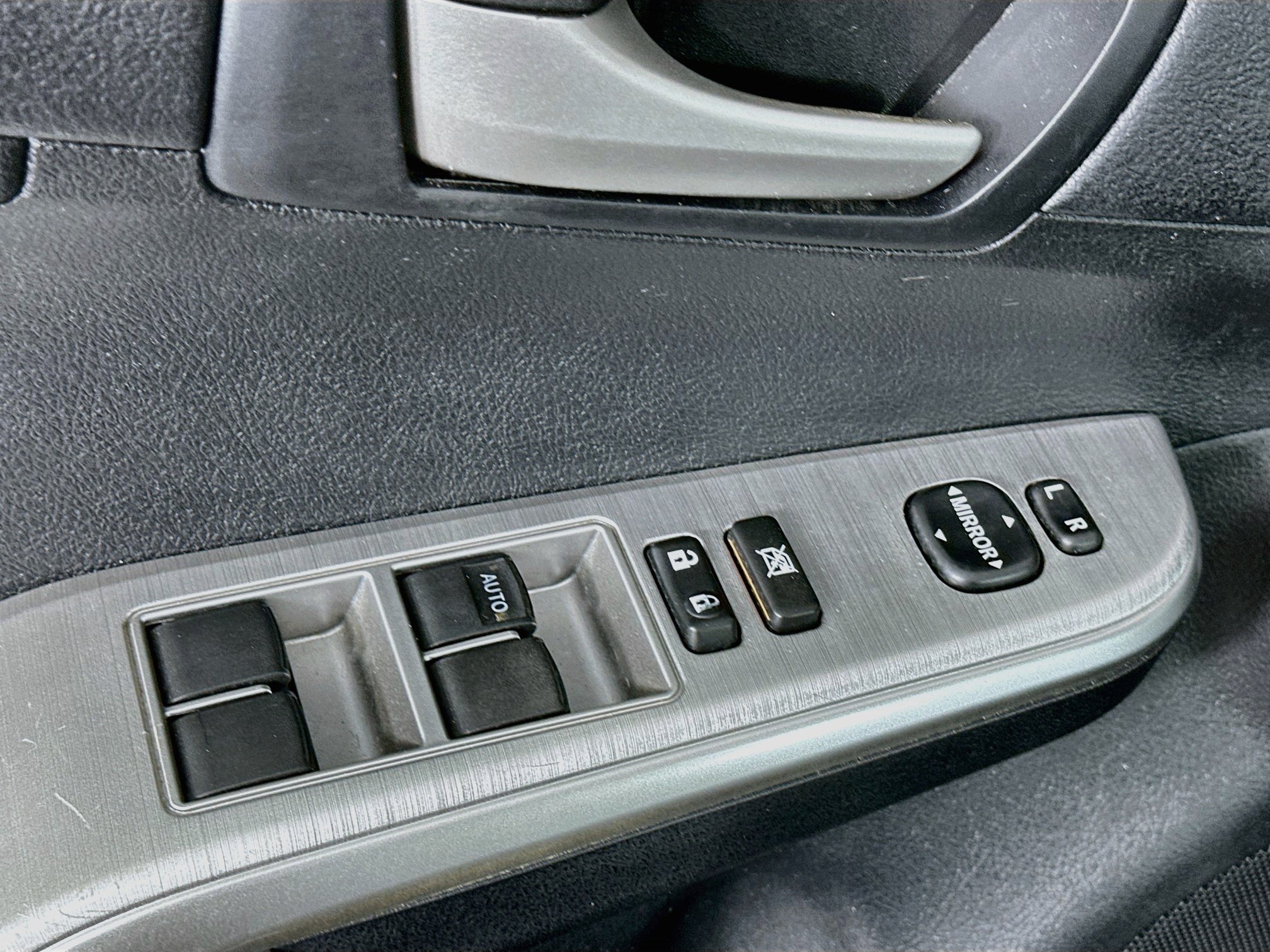 Used 2012 Toyota Camry SE FWD image 15
