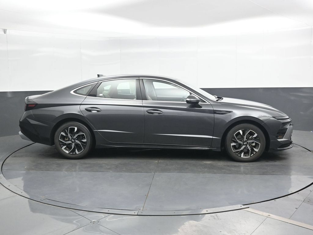 Certified 2025 Hyundai Sonata SEL FWD image 4