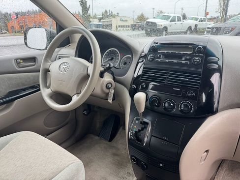 Used 2005 Toyota Sienna CE image 10