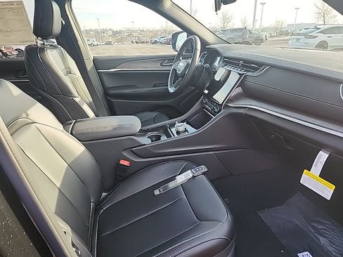 New 2025 Jeep Grand Cherokee L Limited w/ Black Appearance Package image 10