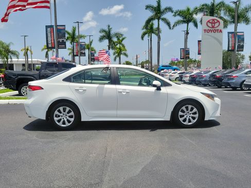Used 2025 Toyota Corolla LE FWD image 13