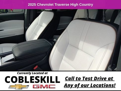 Used 2025 Chevrolet Traverse High Country AWD/4WD image 19