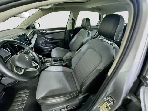 Used 2025 Volkswagen Jetta SE FWD image 13