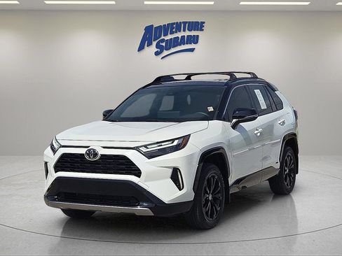 Used 2025 Toyota RAV4 XSE AWD/4WD image 2