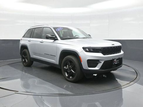 Used 2024 Jeep Grand Cherokee Altitude AWD/4WD image 1