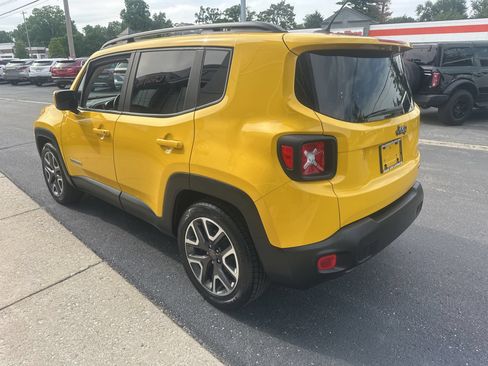 Used 2017 Jeep Renegade Latitude w/ Cold Weather Group FWD image 5